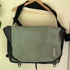 SealLine urban shoulder bag, large (23L), fair condition